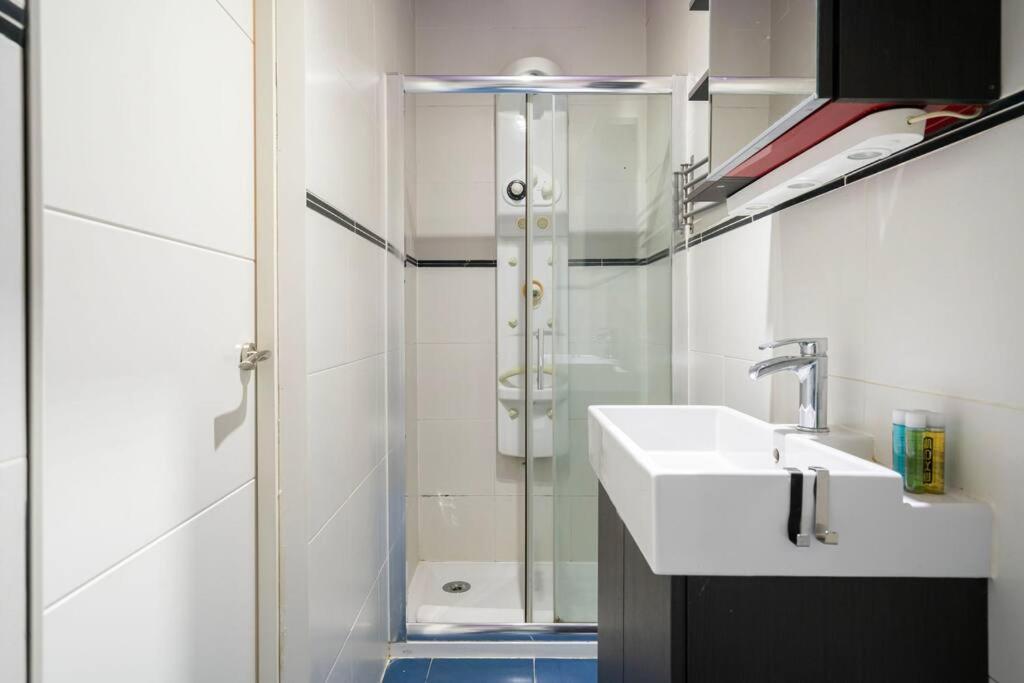 Cosy Interior-studio In Chamberi-traf Appartement *