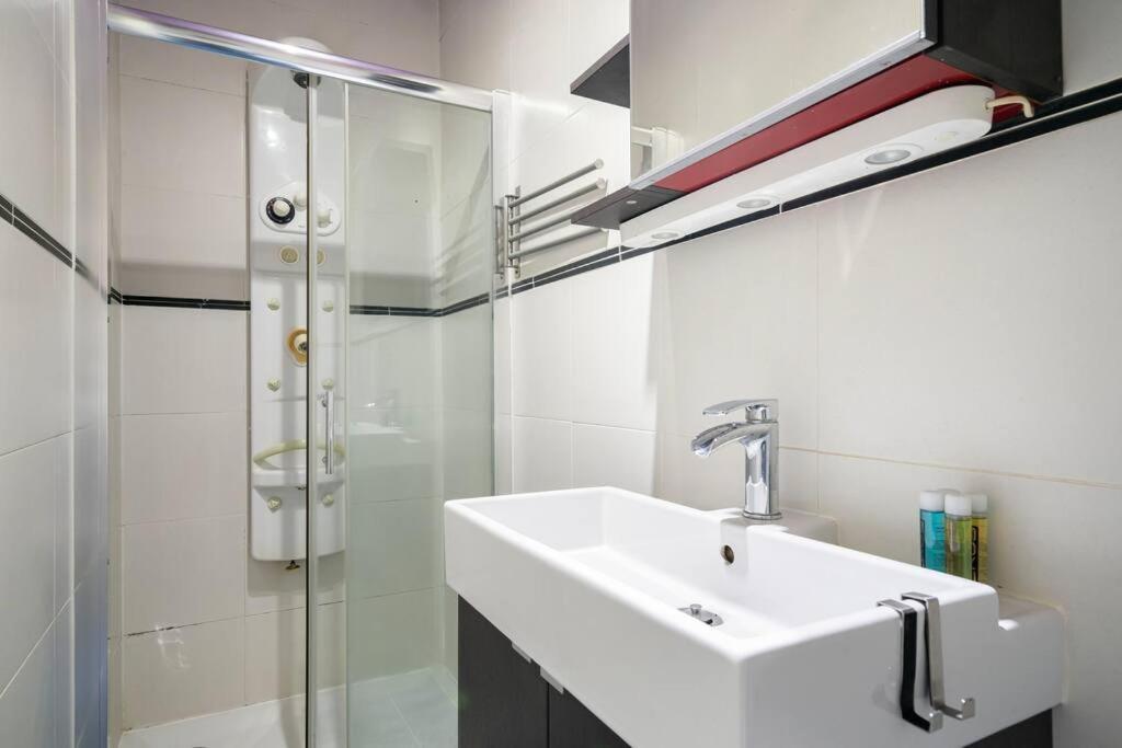 Cosy Interior-studio In Chamberi-traf Appartement *